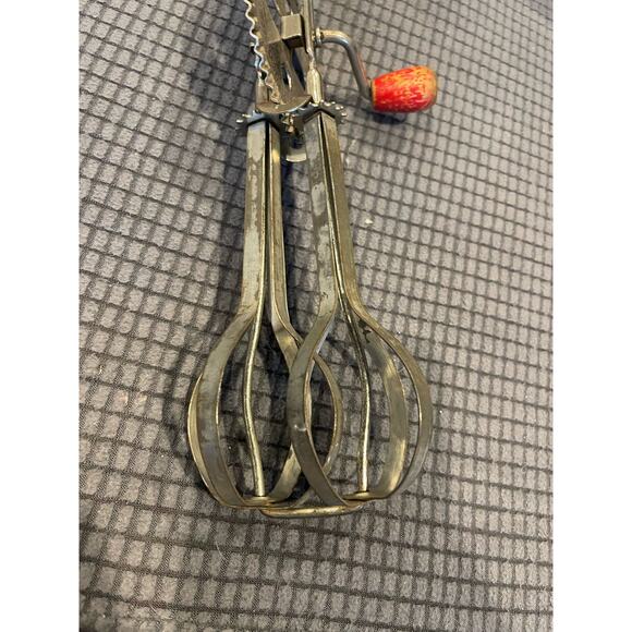 Vintage High Speed Super Center Drive Beater Stainless Red Wood Handle USA - Picture 5 of 6